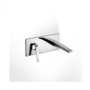 LUCE faucet to wall
